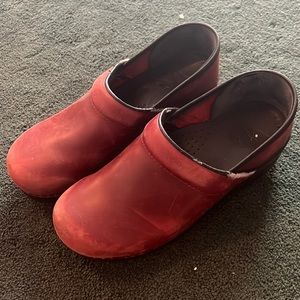 Dansko Red Profesional Clogs Mules 38 = 7.5/8